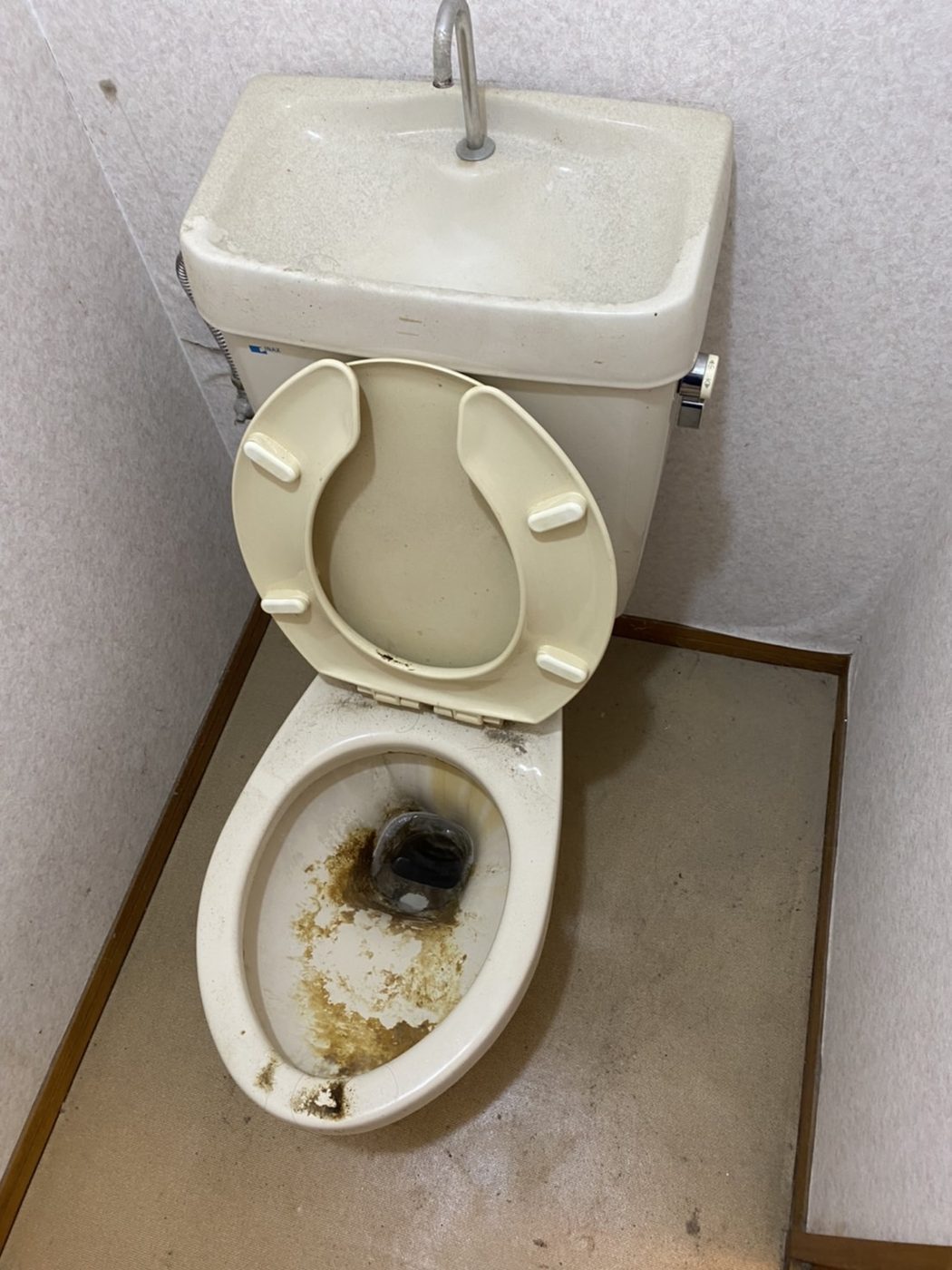 トイレクリーニング施工前
